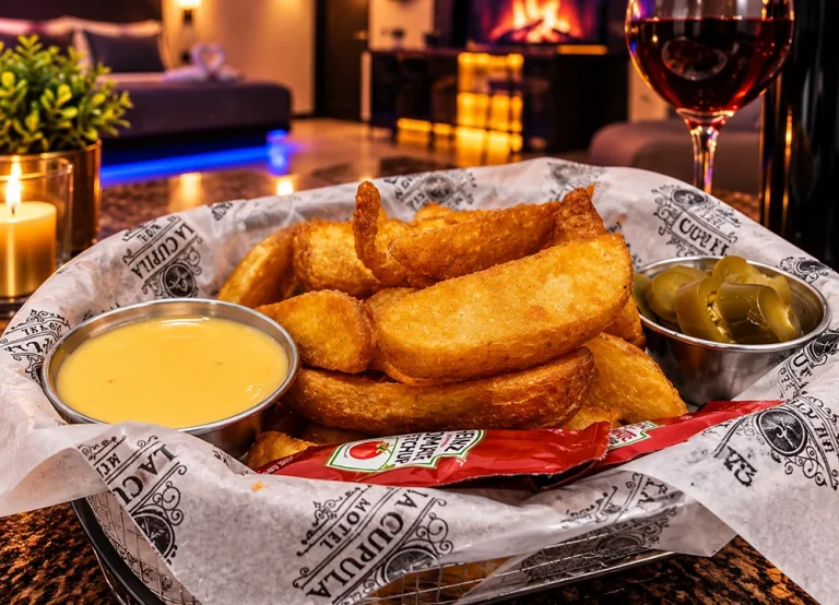 Papas en gajo con queso cheddar (300gr)