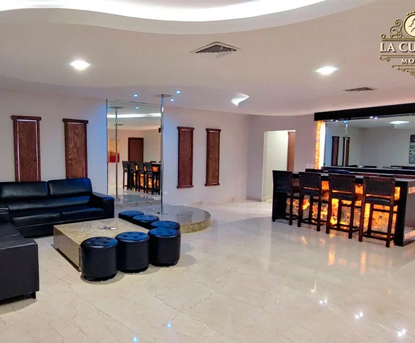 Salón de eventos Master Doble VIP preparado para reuniones